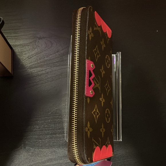 Louis Vuitton Limited Edition Totem Zippy Wallet - LIKE NEW - Picture 5 of 10